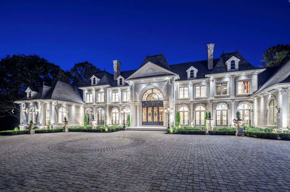 Le Chateau De Lumiere A Grand Mansion In Great Falls Virginia