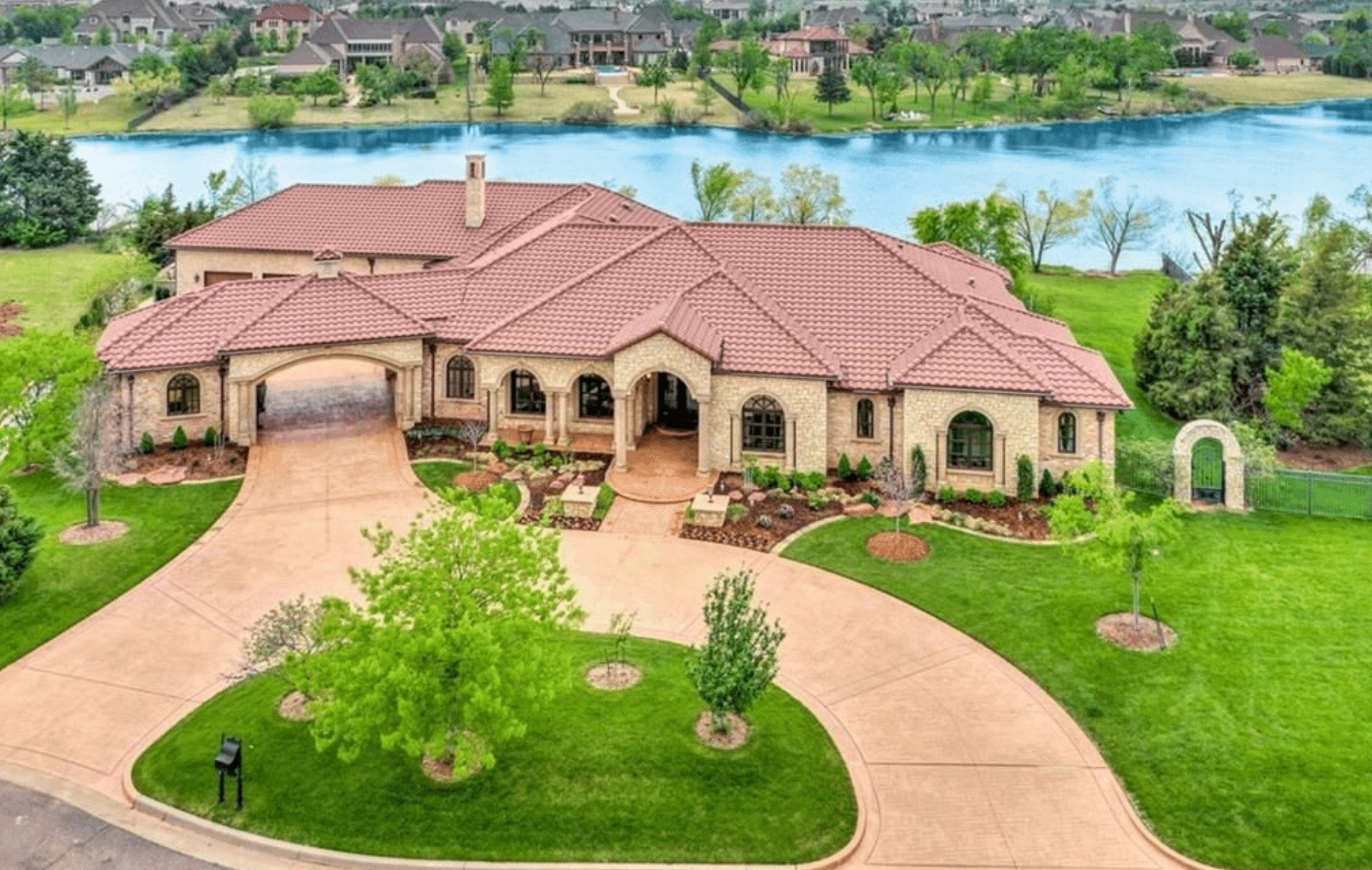 Mediterranean Style Waterfront Home In Edmond, Oklahoma (PHOTOS)