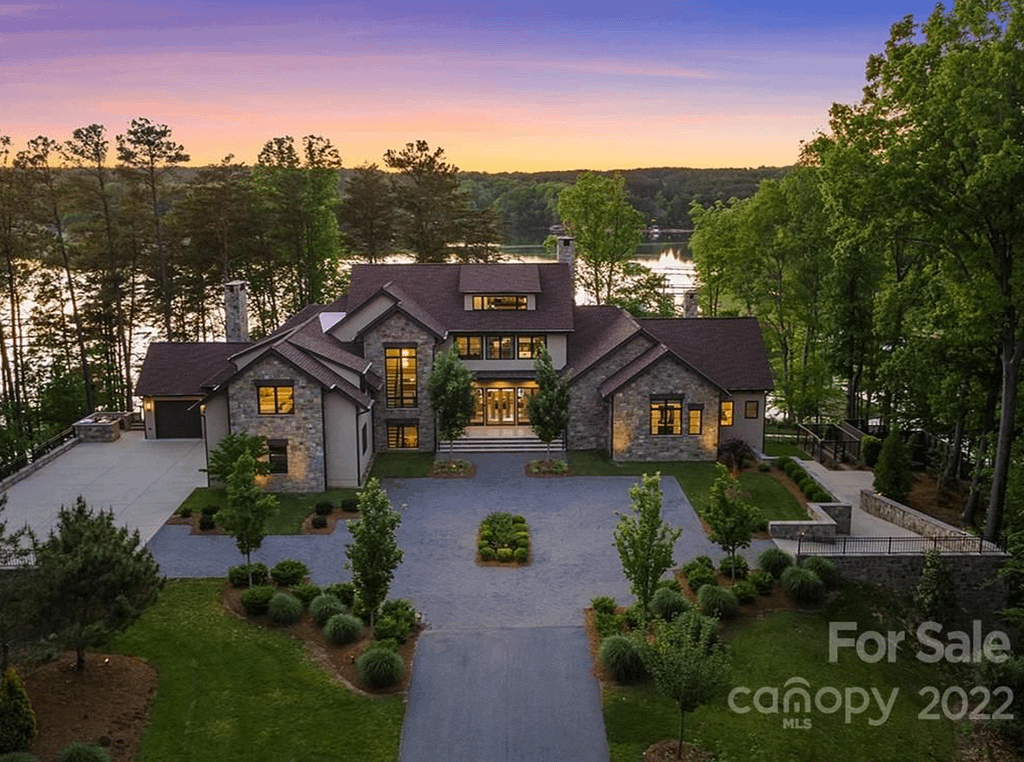 Lakefront Home In Mooresville, North Carolina (PHOTOS)