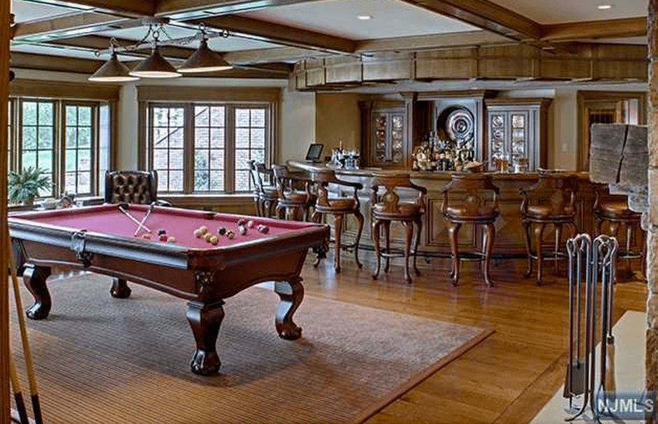 12 Billiards Rooms With Wet Bars - Homes of the Rich