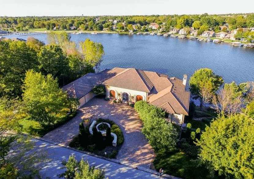 Lakefront Home In Lake Winnebago, Missouri Homes of the Rich