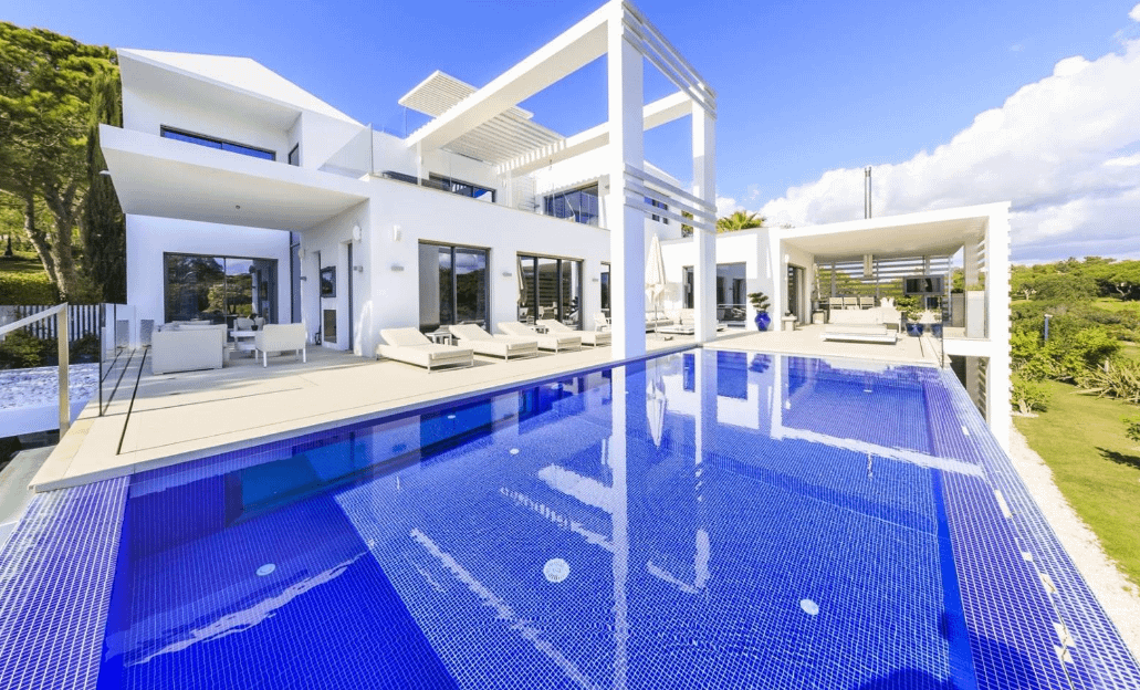 Modern Villa In Portugal - Homes of the Rich