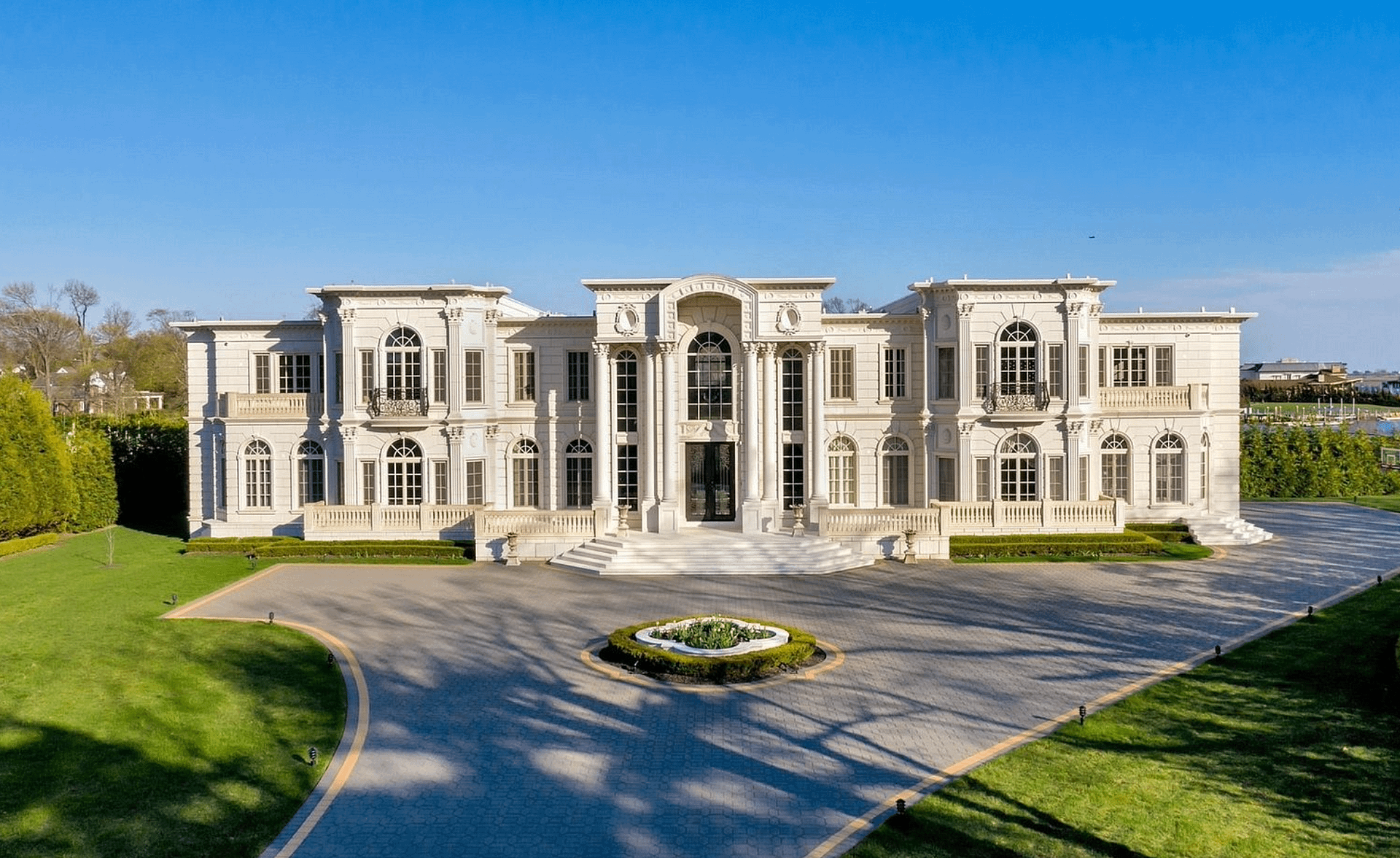 Grand Waterfront Home In Hewlett, New York (PHOTOS) - Homes of the Rich