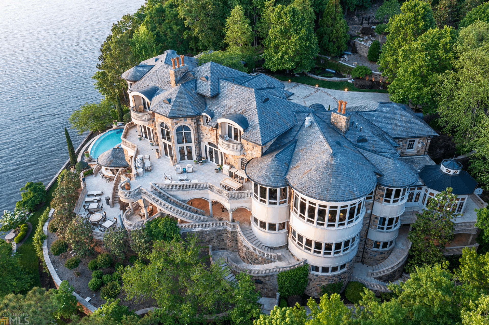 Incredible Lakefront Home In Chattanooga, Tennessee (PHOTOS)