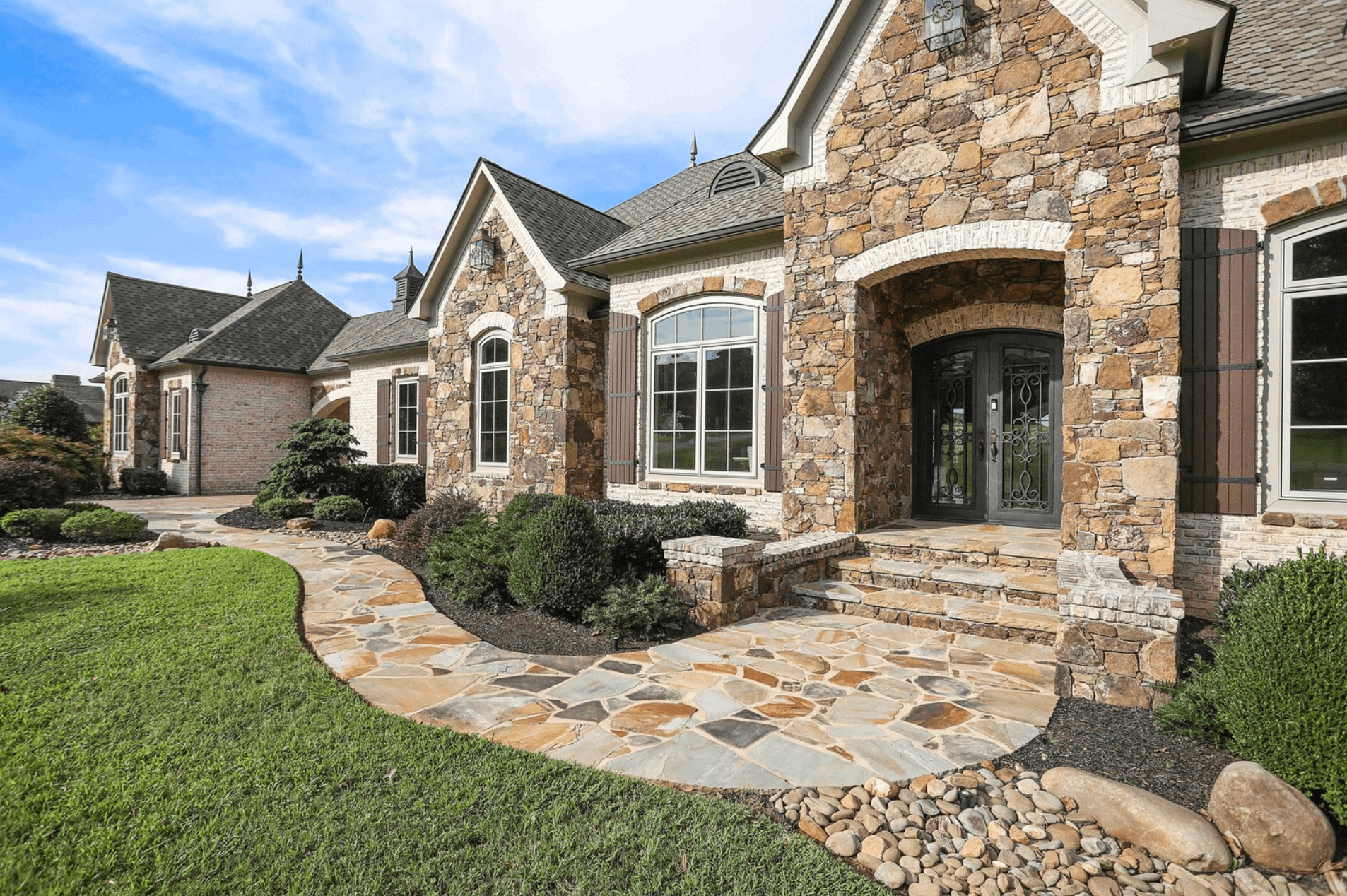 5 Acre Lakefront Estate In Louisville, Tennessee (PHOTOS)