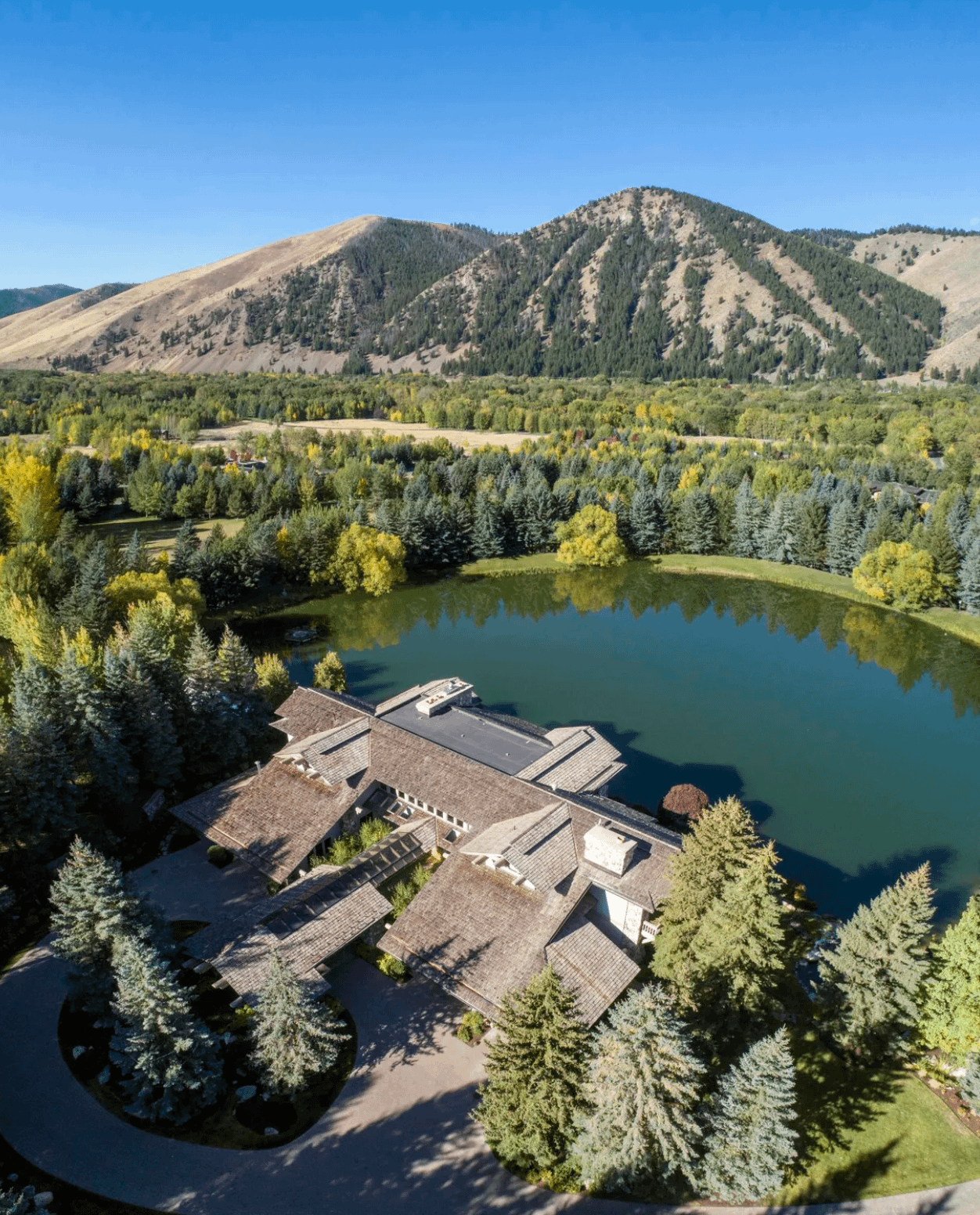 Idaho Home On 276 Acres With Private Lake (PHOTOS)