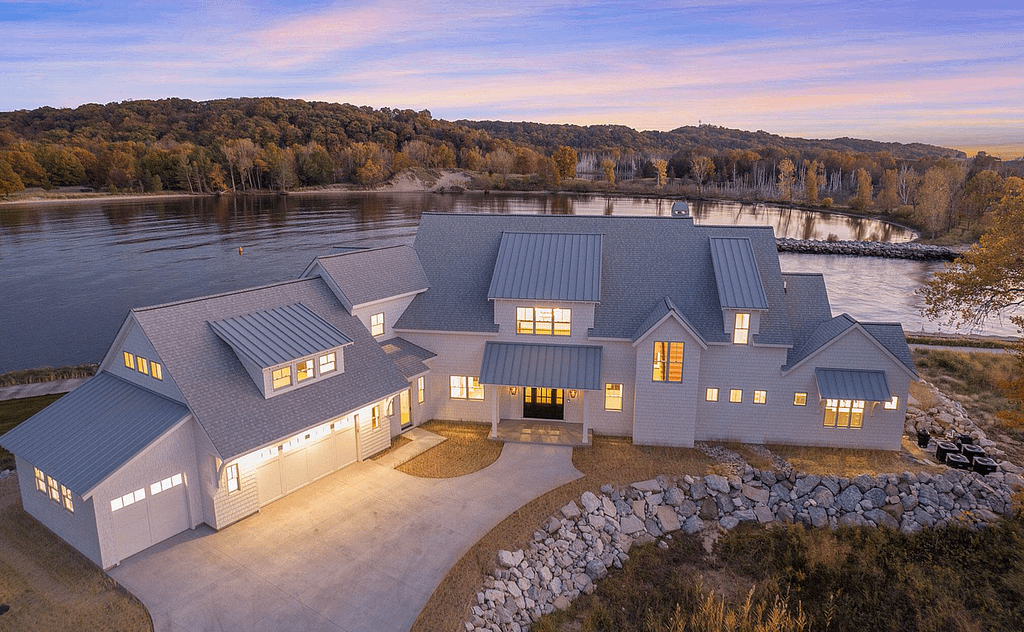 3.85 Million Waterfront New Build In Saugatuck, Michigan (PHOTOS