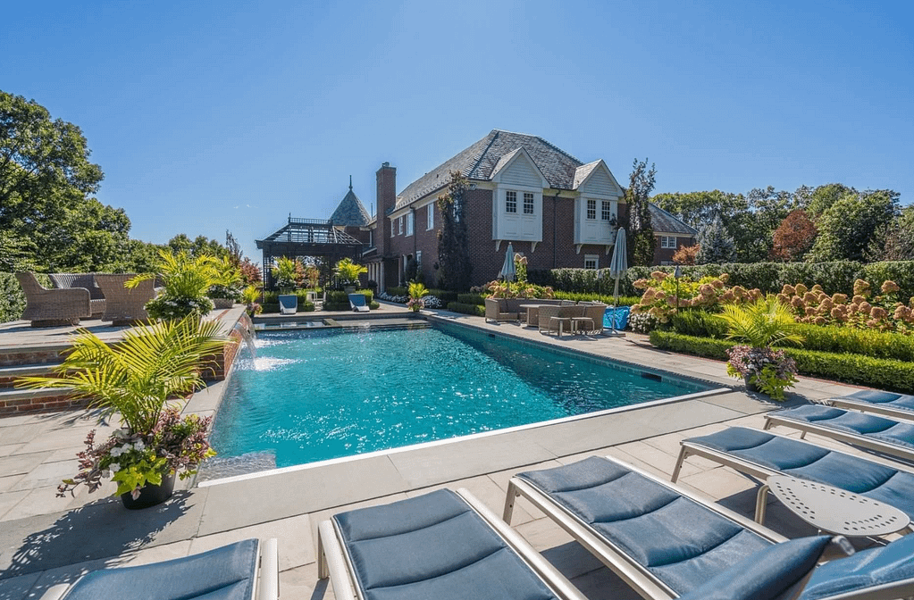 Long Island Home With Indoor Sports Court (PHOTOS)