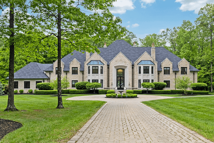 Spectacular Waterfront Home On 19 Acres In Ohio (PHOTOS)