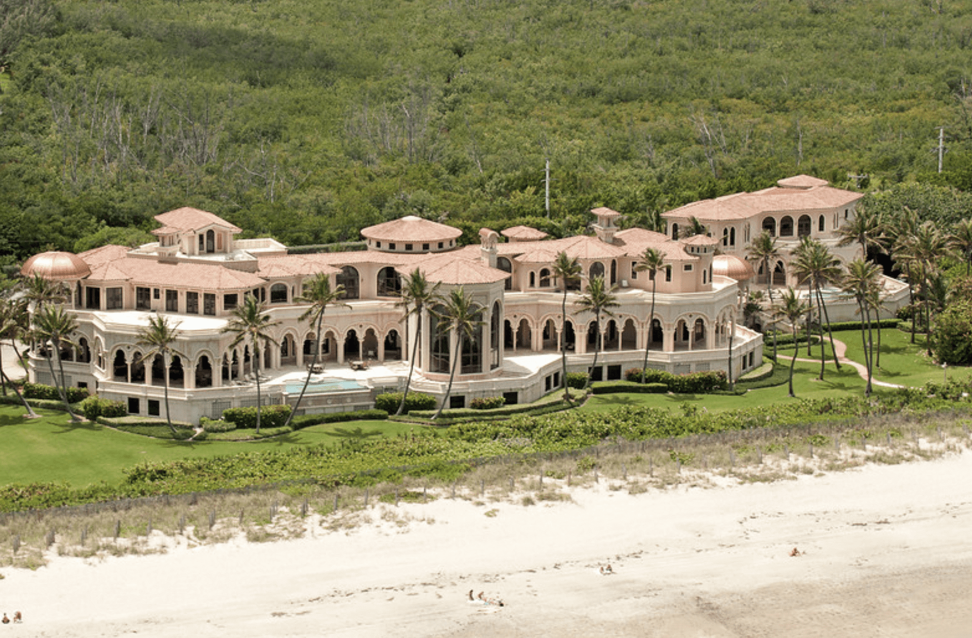 motief Koor niemand 50,000 Square Foot Oceanfront Mega Estate (PHOTOS) - Homes of the Rich