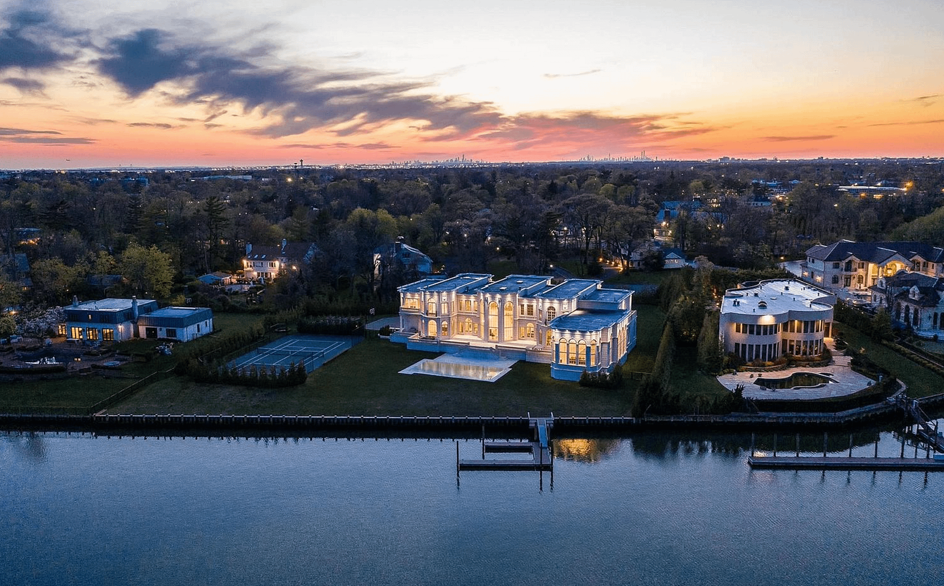 Grand Waterfront Home In Hewlett, New York (PHOTOS) Homes of the Rich