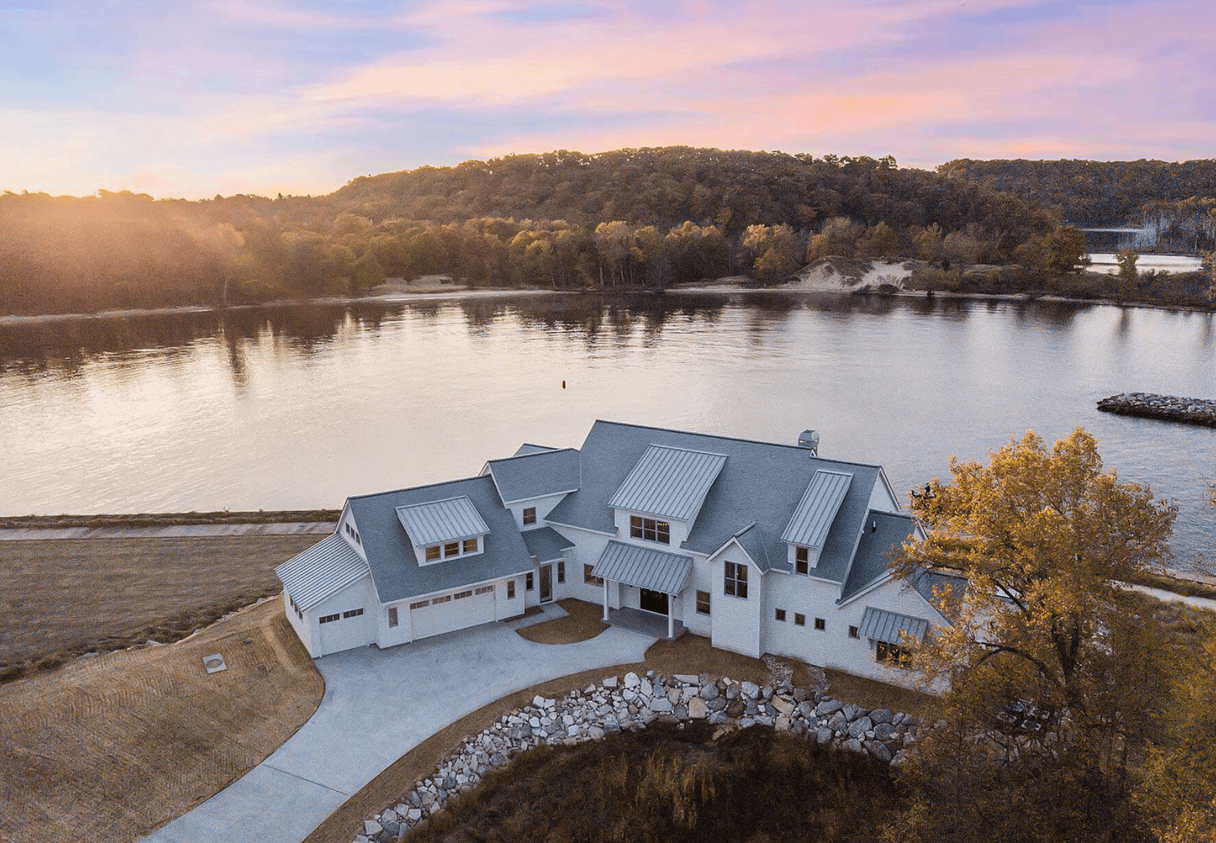 3.85 Million Waterfront New Build In Saugatuck, Michigan (PHOTOS