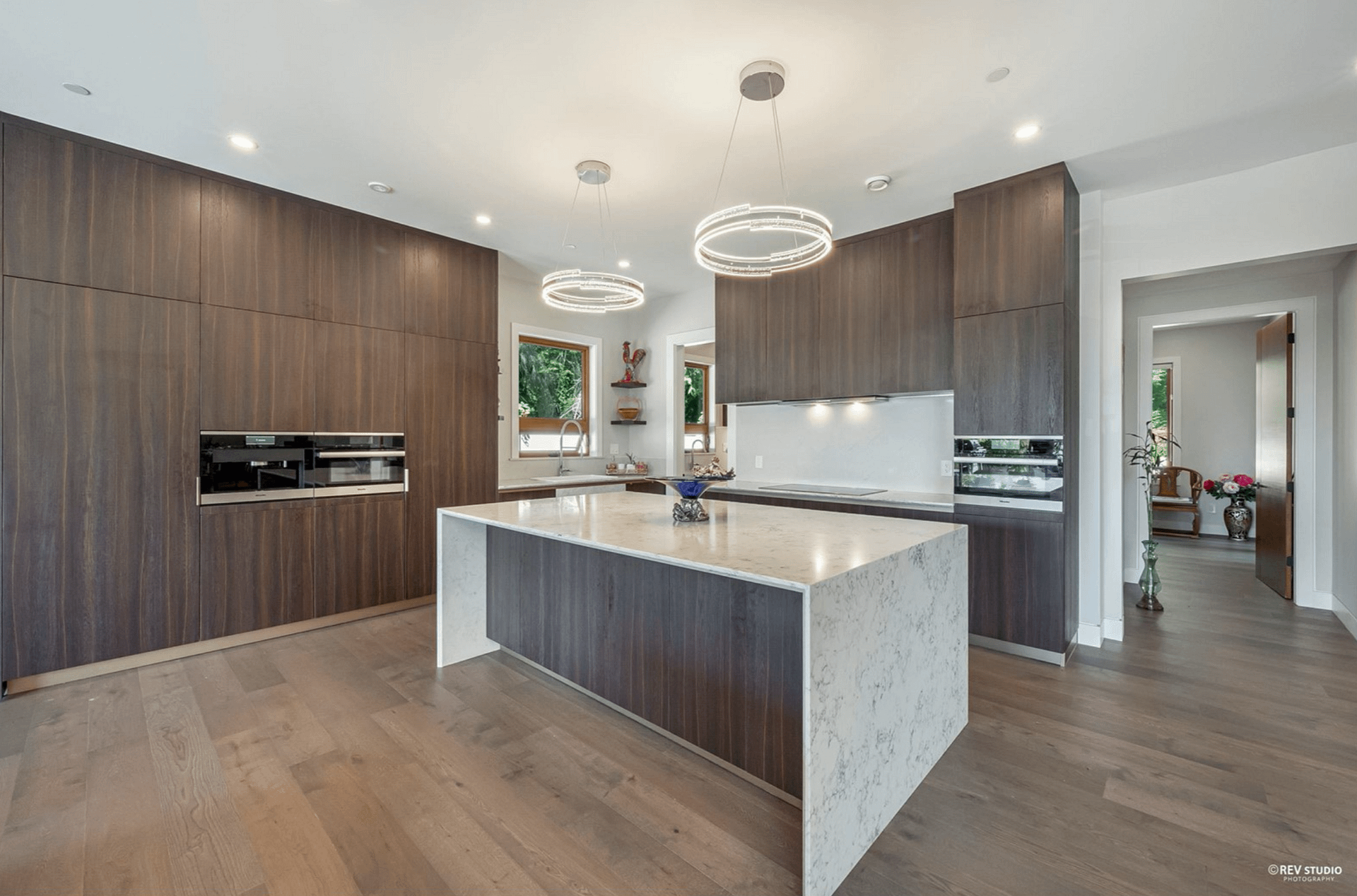 Contemporary West Vancouver Home With Putting Green (PHOTOS)