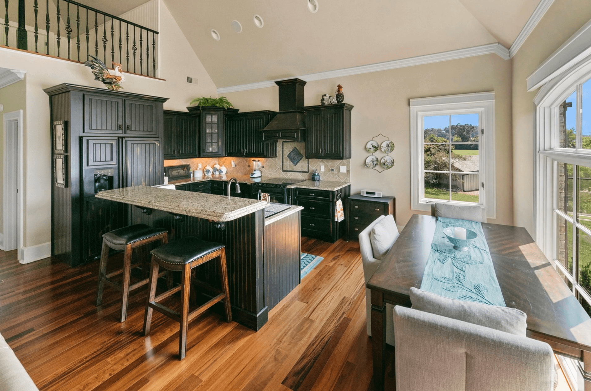 5 Acre Lakefront Estate In Louisville, Tennessee (PHOTOS)