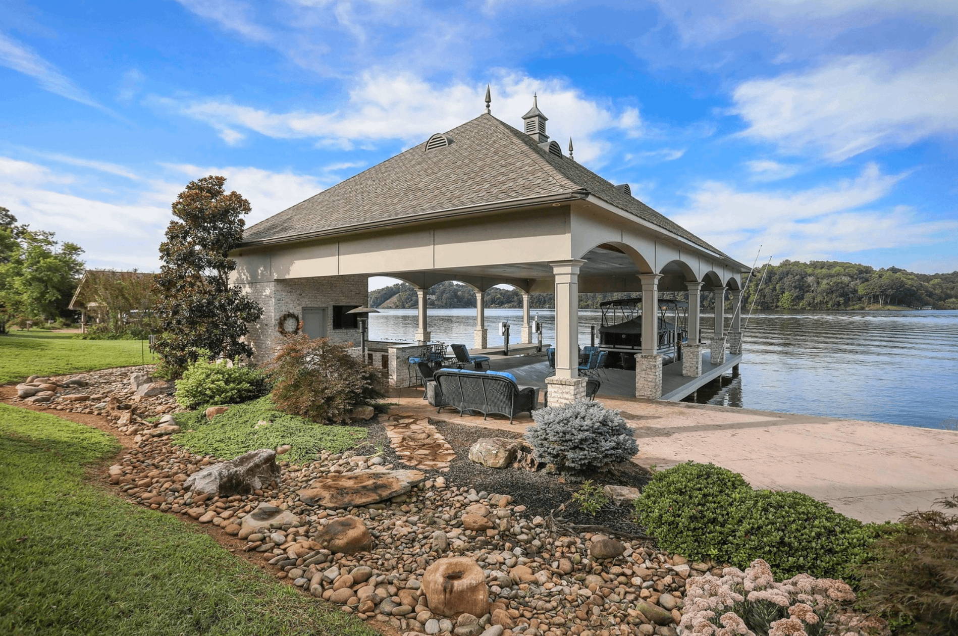 5 Acre Lakefront Estate In Louisville, Tennessee (PHOTOS)