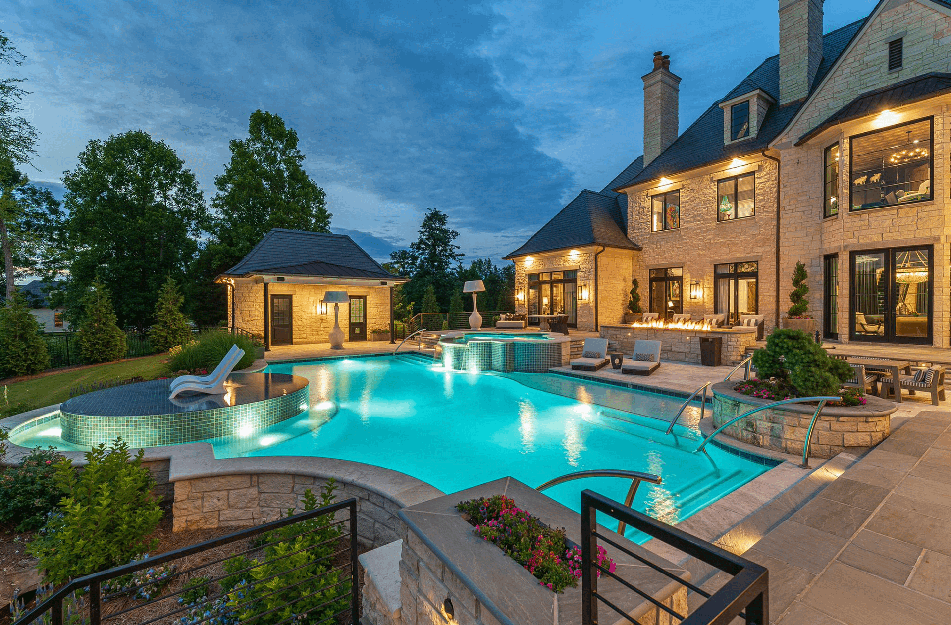Stunning Lakefront Home In Ooltewah, Tennessee (PHOTOS)