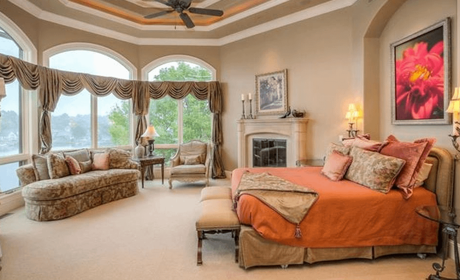 Lakefront Home In Lake Winnebago, Missouri Homes of the Rich