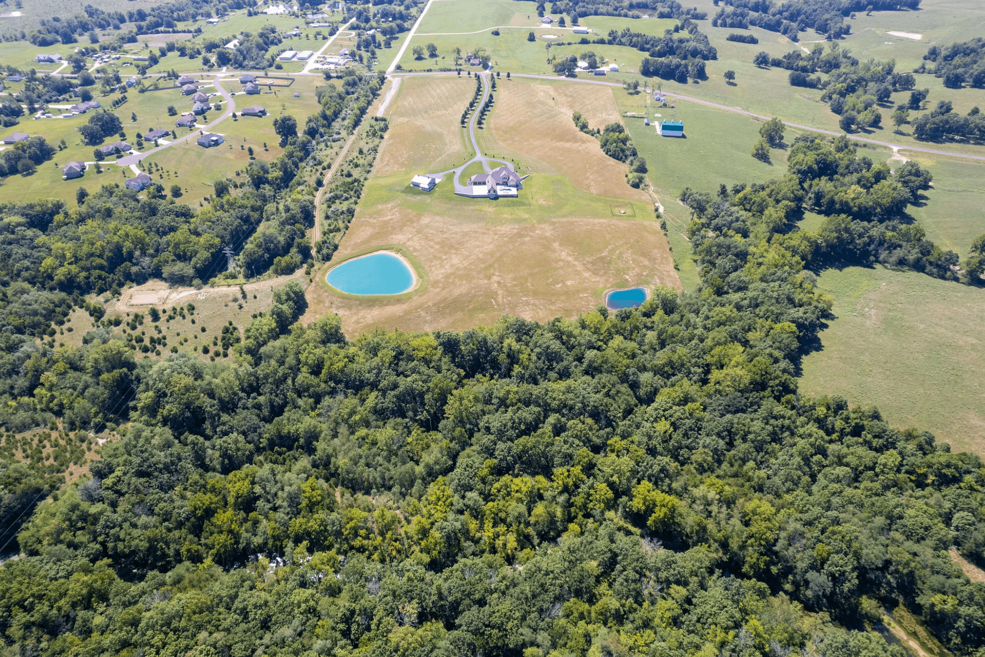 42 Acre Missouri Estate With 2 Ponds (PHOTOS)