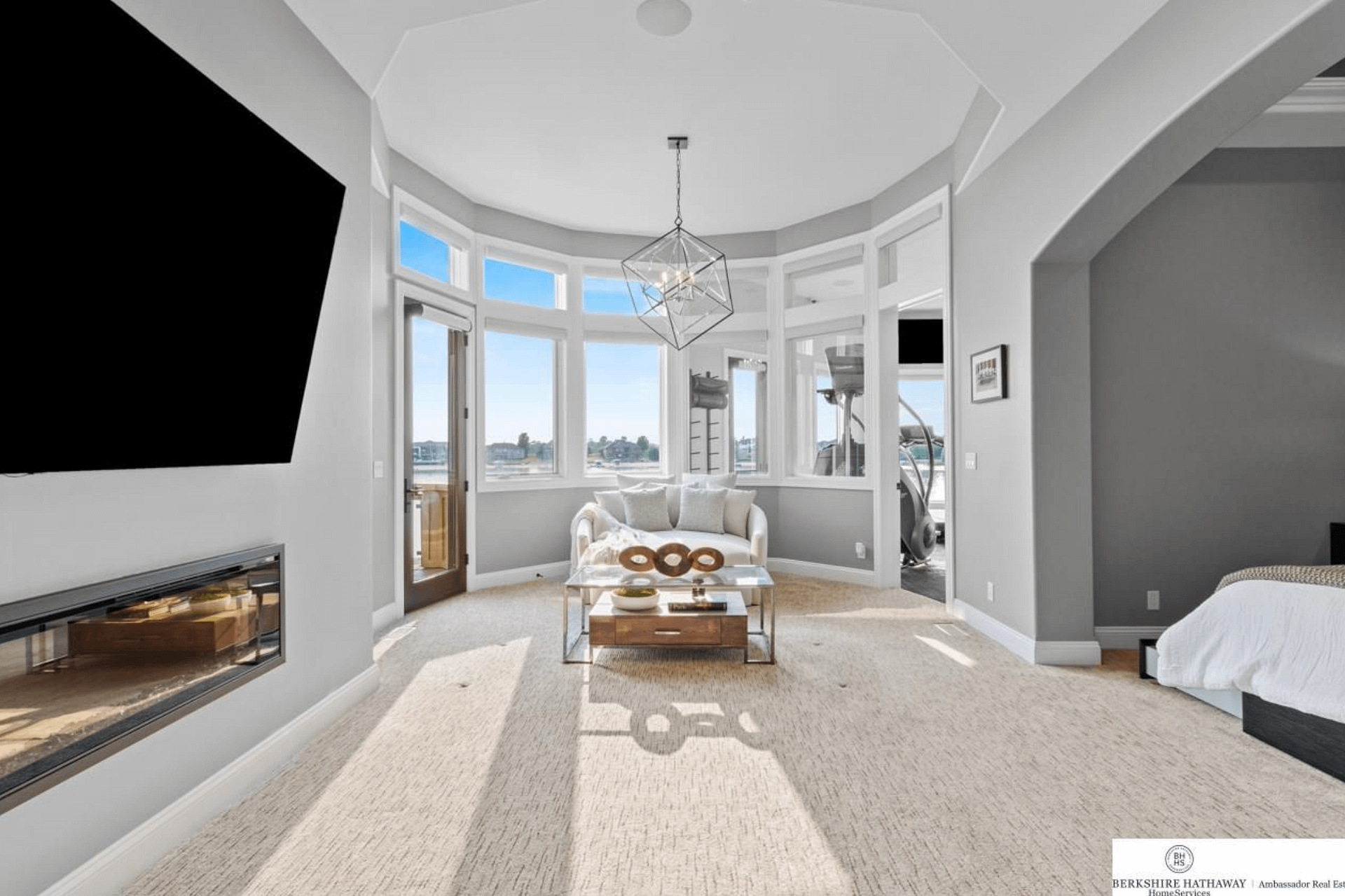 Waterfront Home In Nebraska With Indoor Pool (PHOTOS)