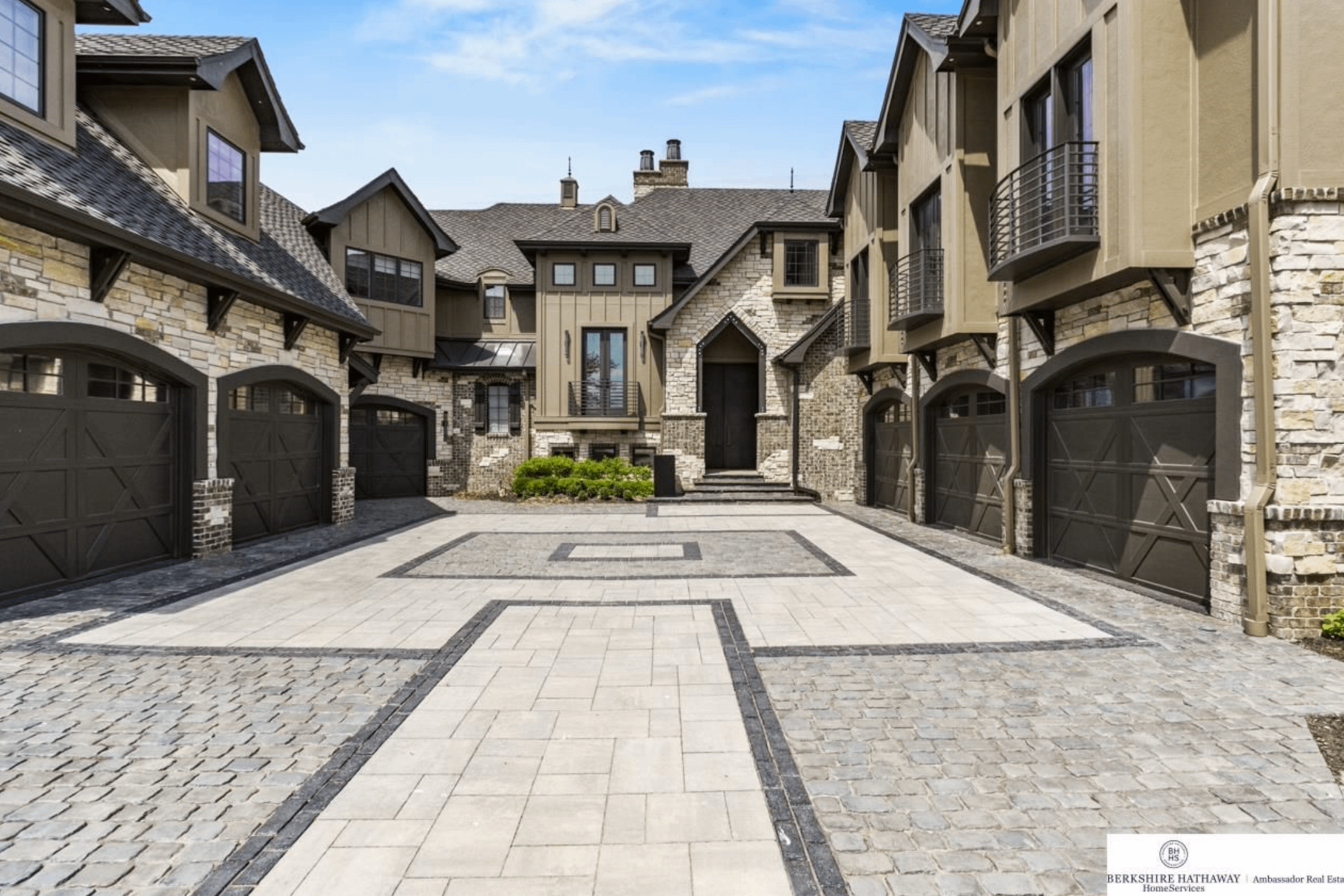 Waterfront Home In Nebraska With Indoor Pool (PHOTOS)