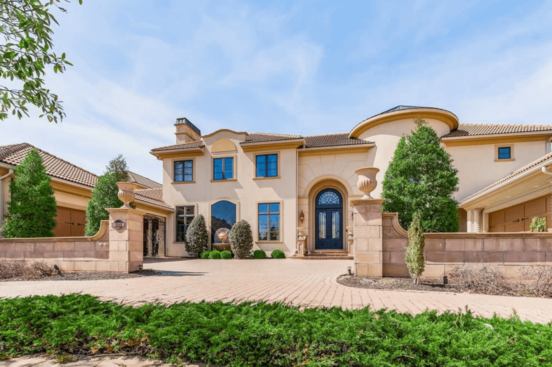 $3 Million Kansas Home With Indoor Pool (PHOTOS)