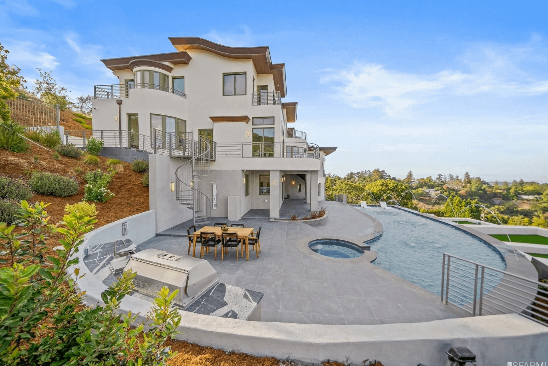 Stunning Hilltop New Build In California (PHOTOS + 3D TOUR)