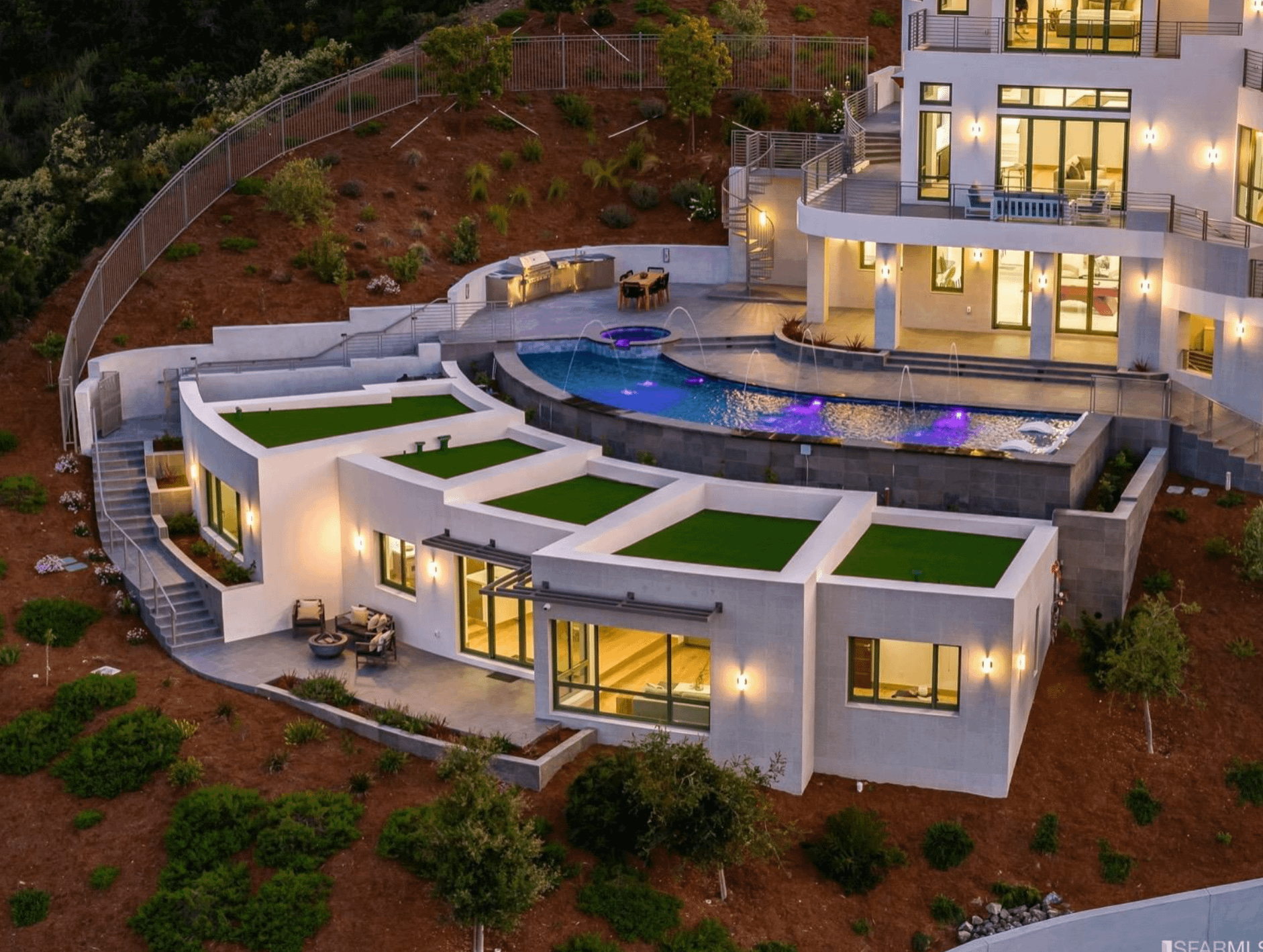 Stunning Hilltop New Build In California (PHOTOS + 3D TOUR)