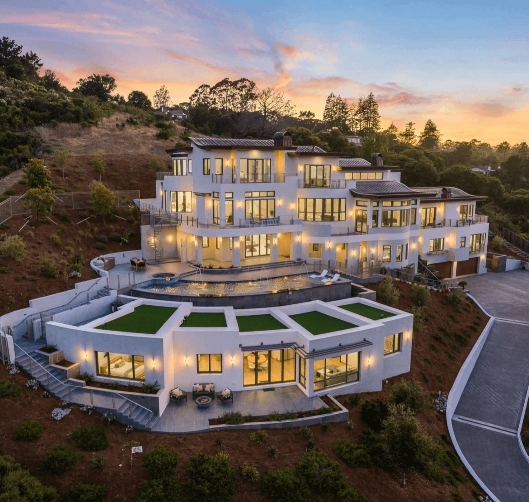 Stunning Hilltop New Build In California (PHOTOS + 3D TOUR)