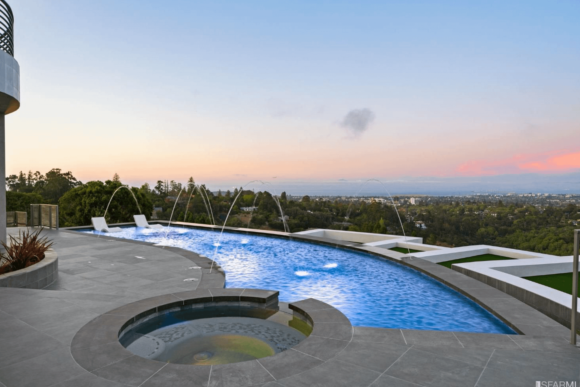 Stunning Hilltop New Build In California (PHOTOS + 3D TOUR)