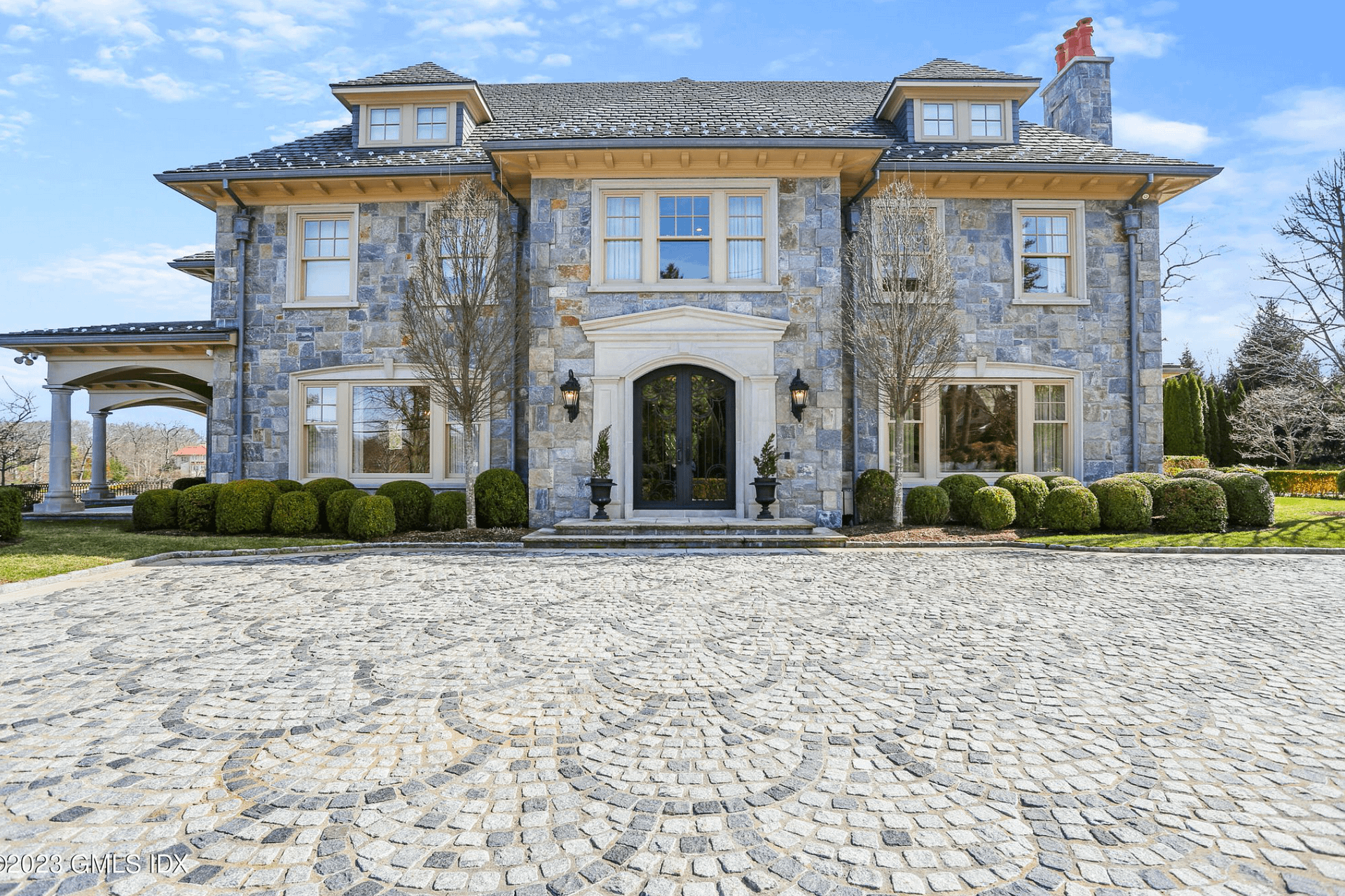 Waterfront Connecticut Home With 30-Car Garage (PHOTOS)