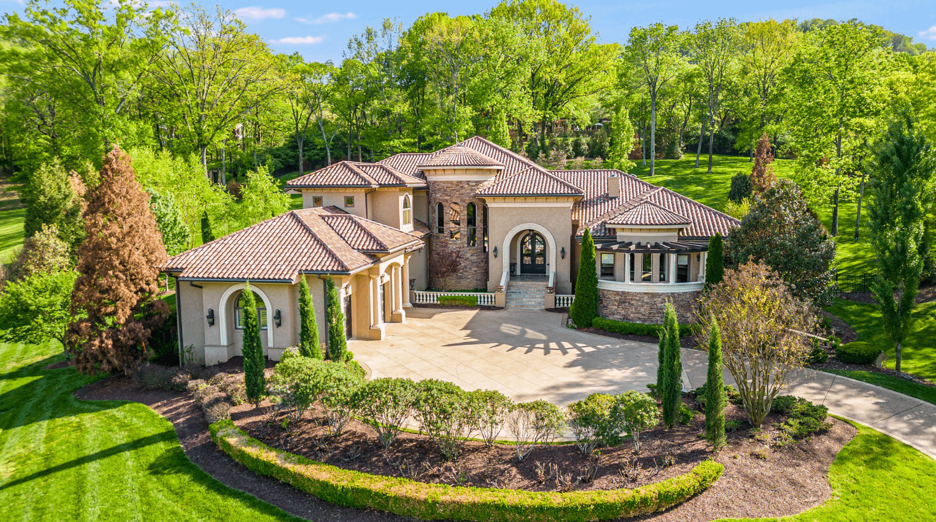Stone & Stucco Home In Nashville, Tennessee (PHOTOS)