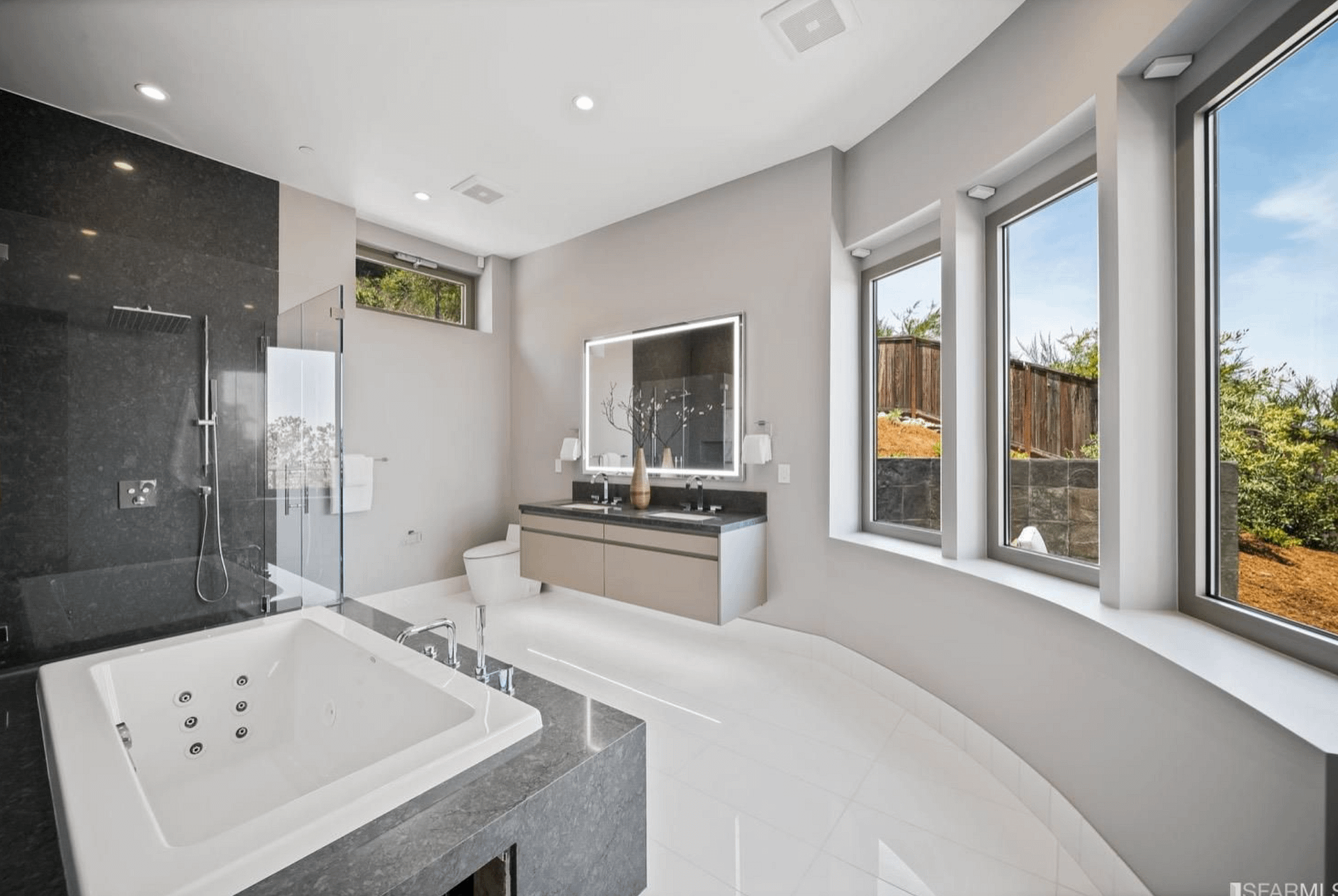 Stunning Hilltop New Build In California (PHOTOS + 3D TOUR)