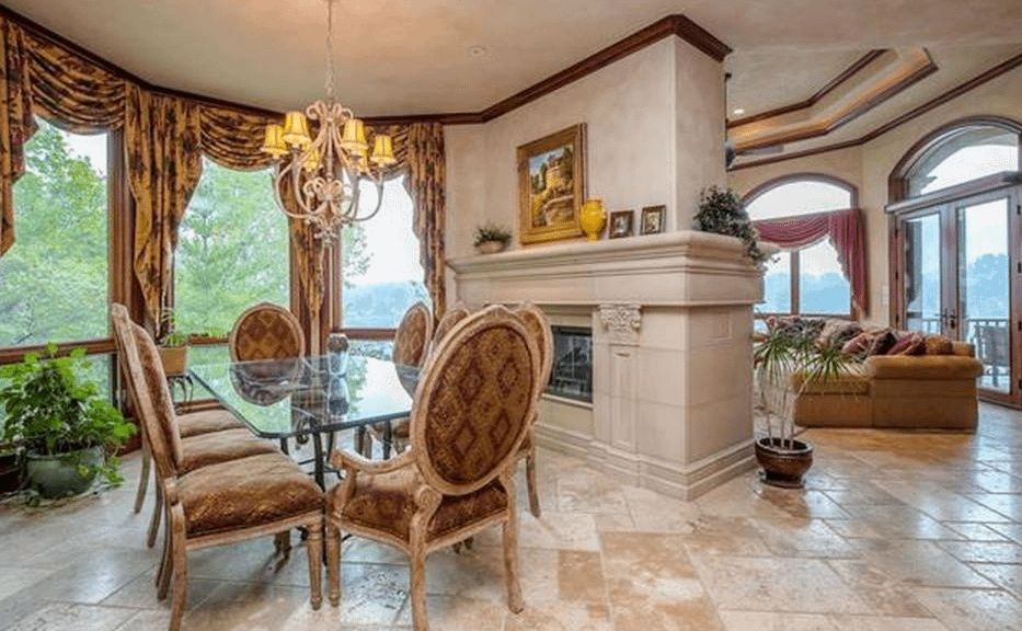 Lakefront Home In Lake Winnebago, Missouri Homes of the Rich