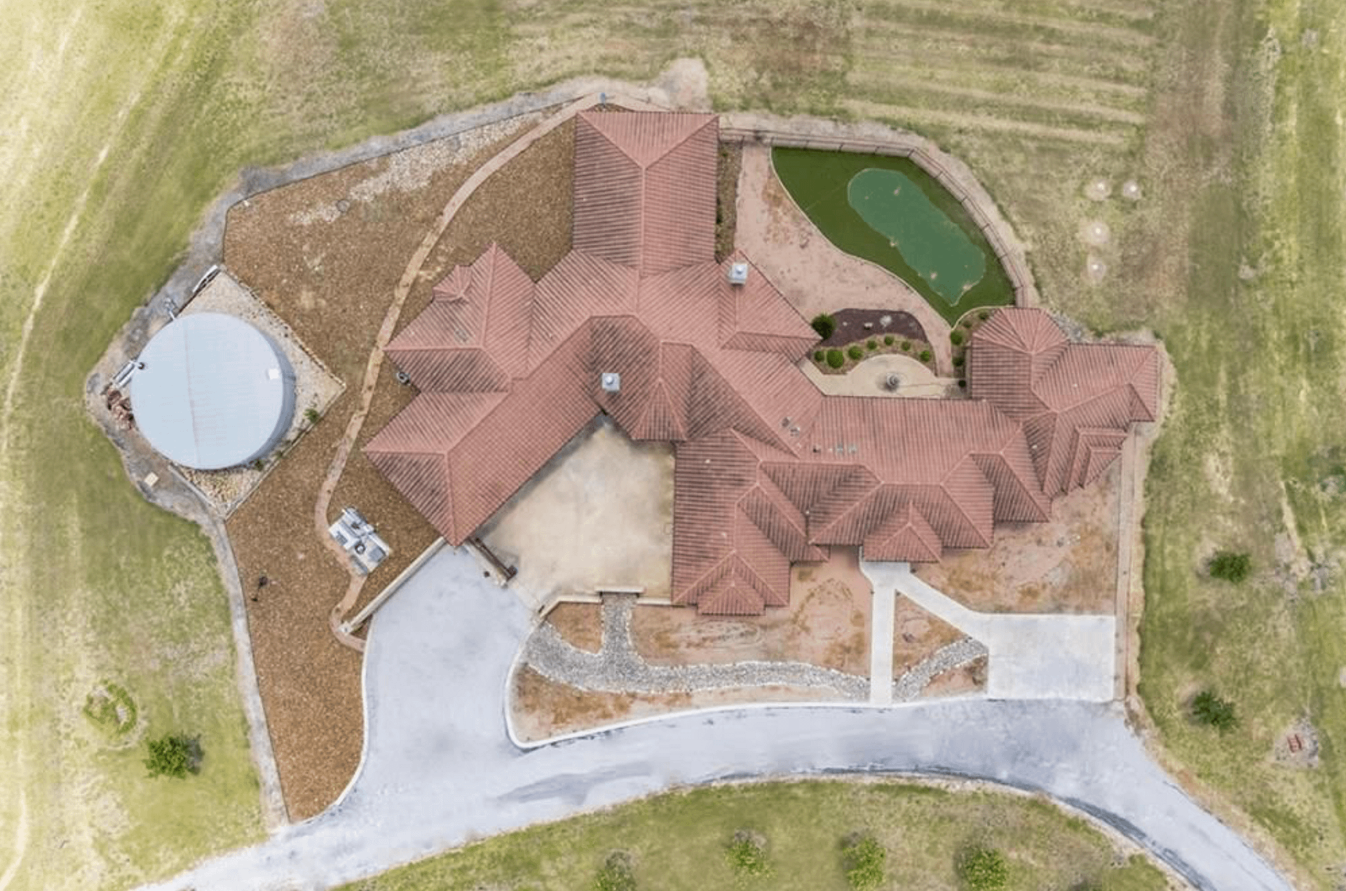 168 Acre Estate In Coupland, Texas (PHOTOS)