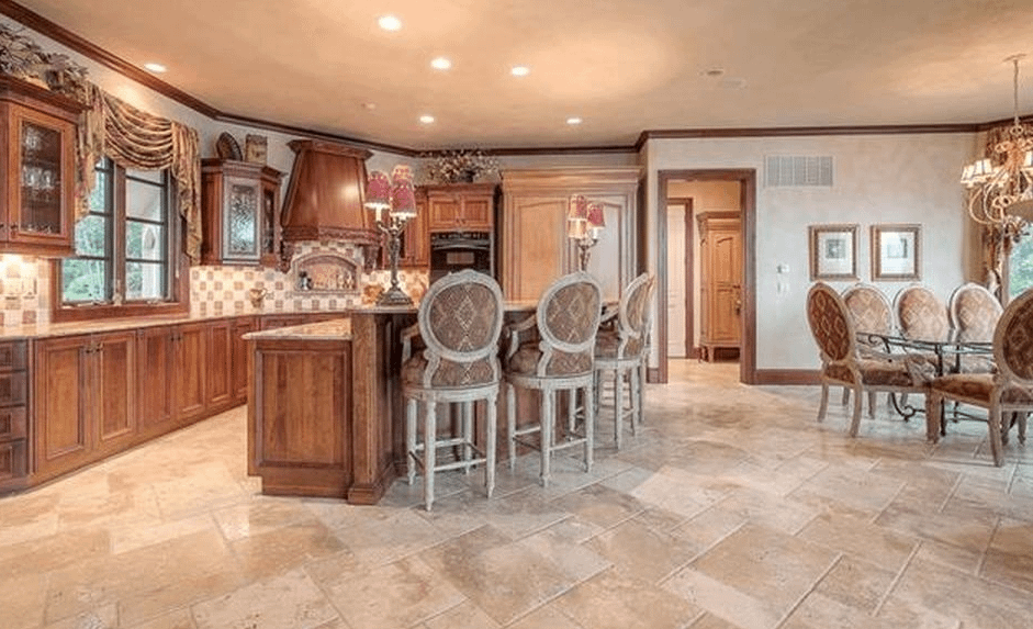 Lakefront Home In Lake Winnebago, Missouri Homes of the Rich