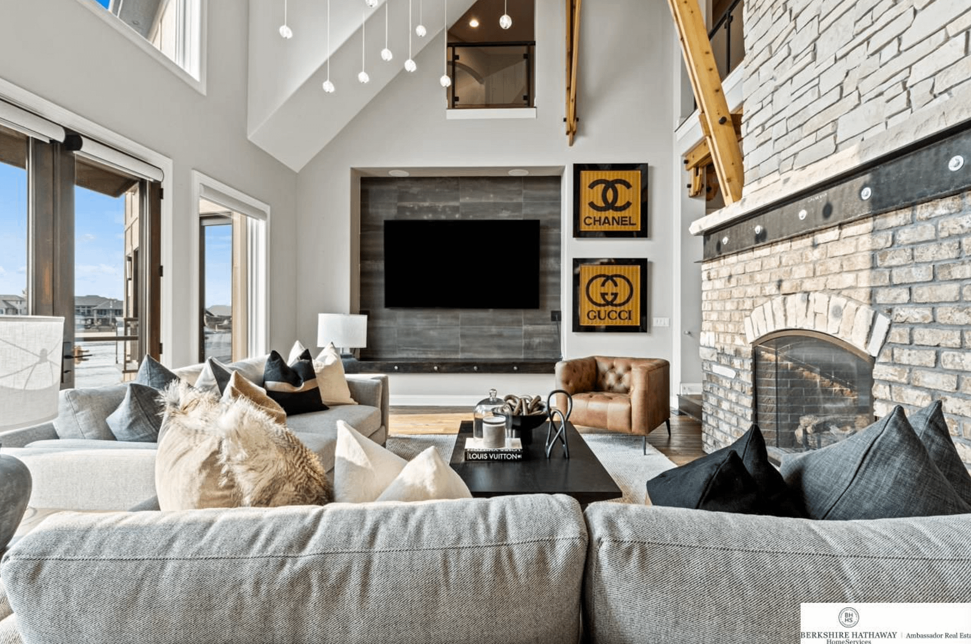 Waterfront Home In Nebraska With Indoor Pool (PHOTOS)