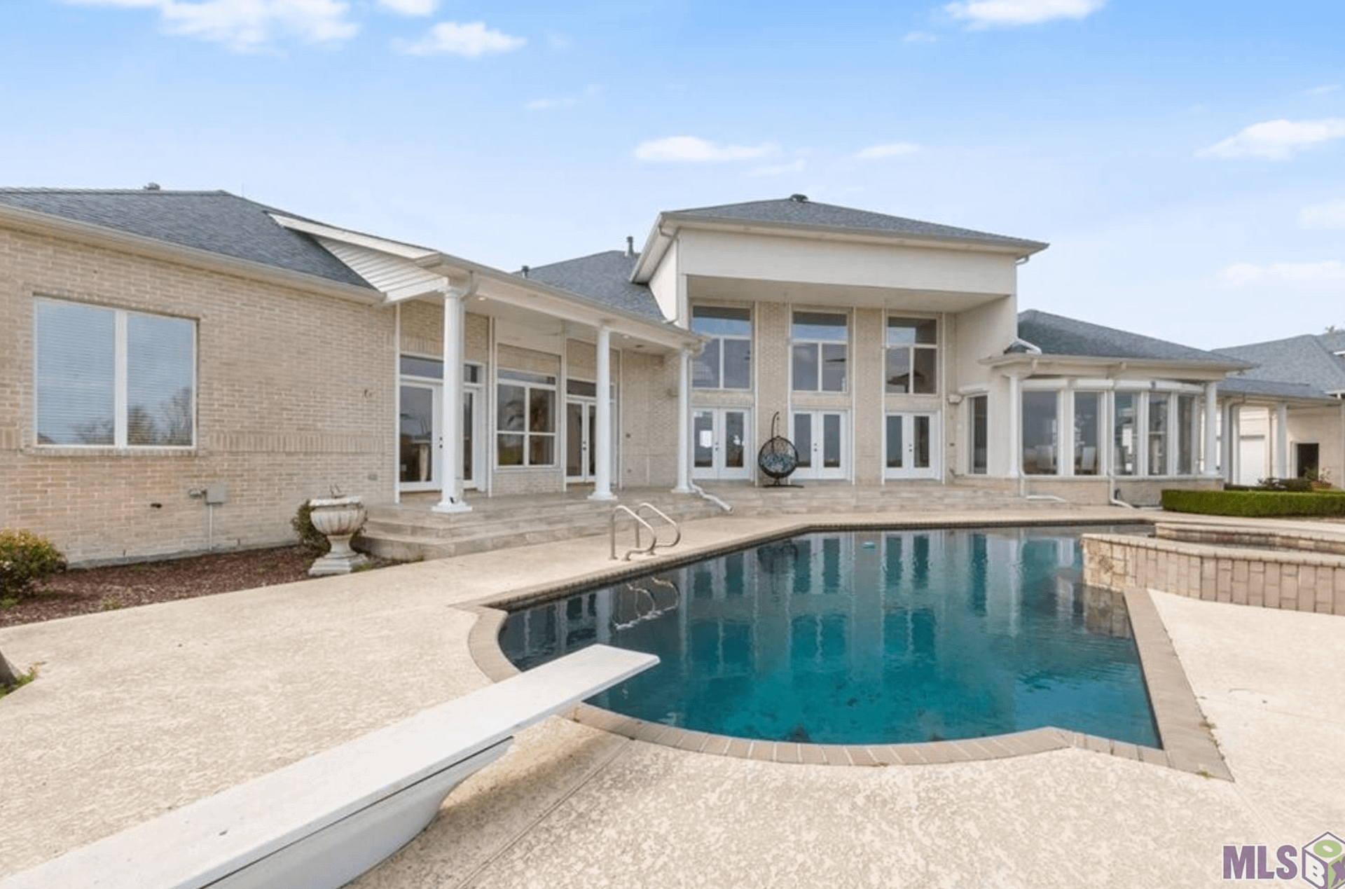 329 Acre Riverfront Estate In Louisiana (PHOTOS)