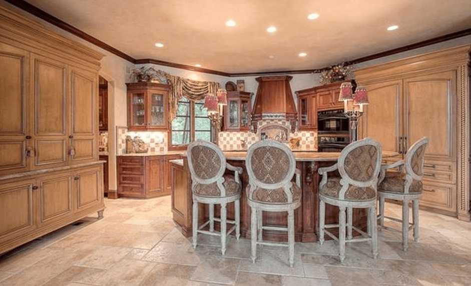 Lakefront Home In Lake Winnebago, Missouri Homes of the Rich