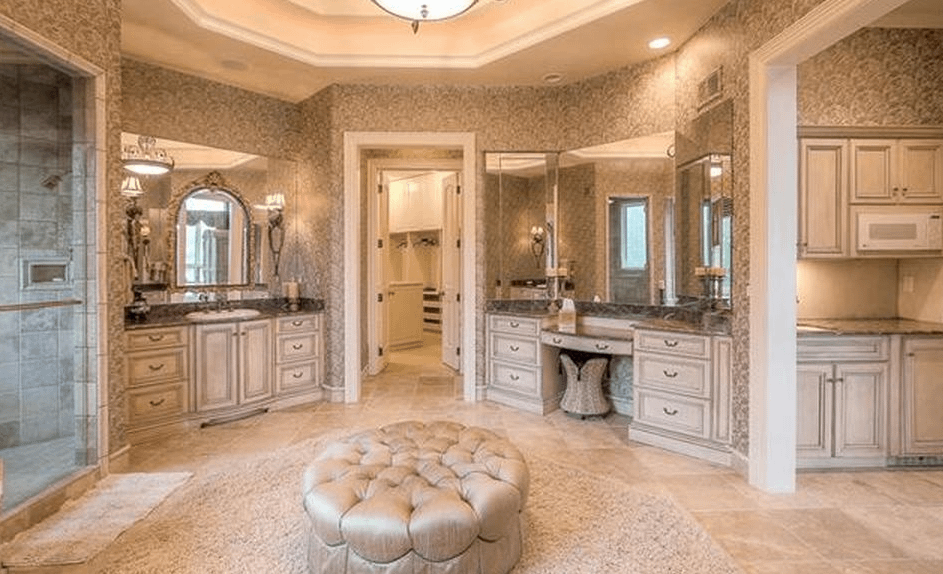 Lakefront Home In Lake Winnebago, Missouri Homes of the Rich