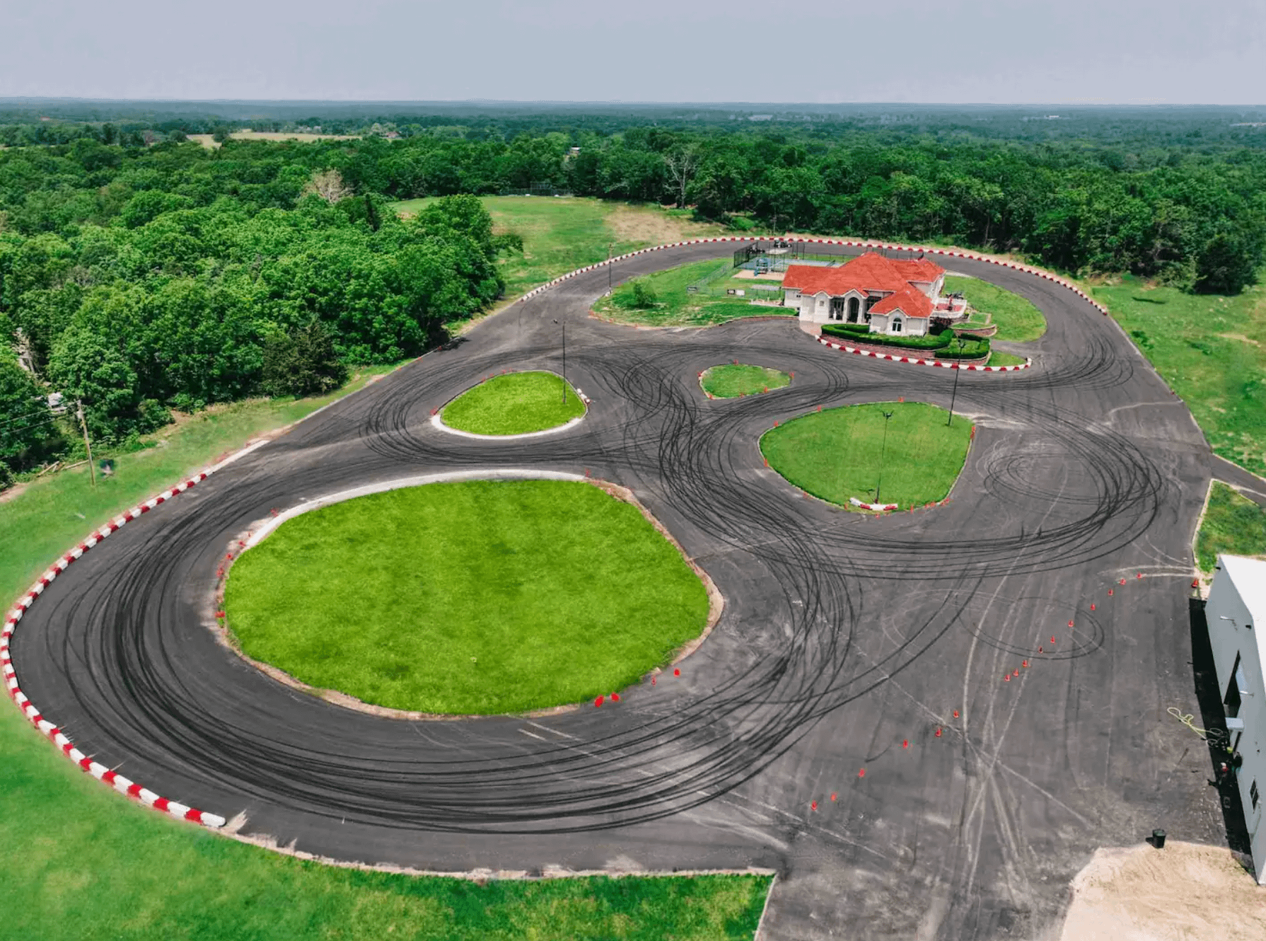 Awesome Missouri Airbnb With Its Own Racetrack (PHOTOS)