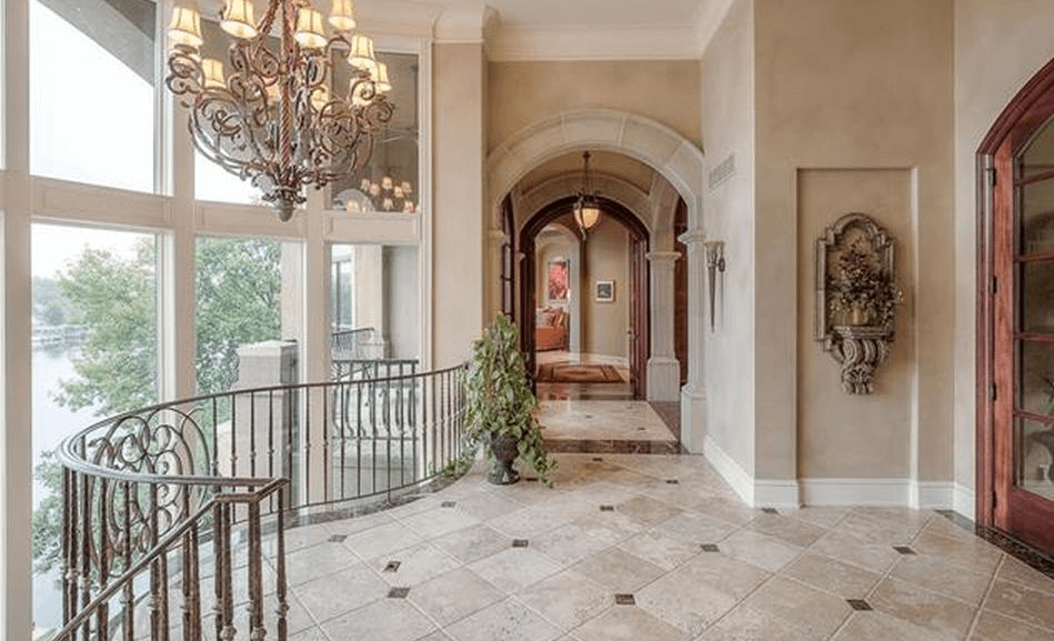 Lakefront Home In Lake Winnebago, Missouri Homes of the Rich