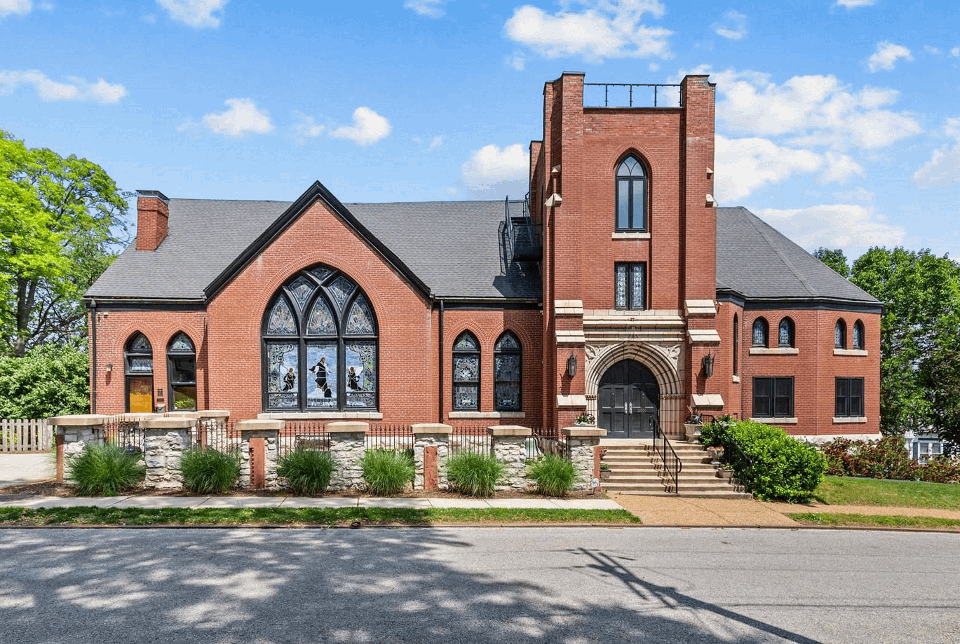 Historic Missouri Church Turned Luxury Home (PHOTOS)