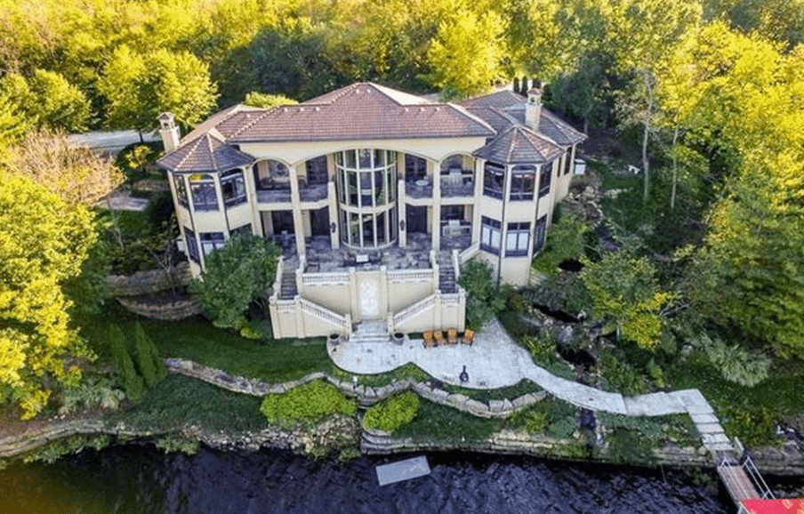 Lakefront Home In Lake Winnebago, Missouri Homes of the Rich