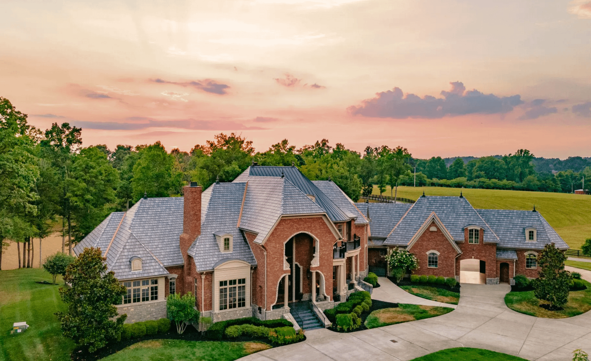 Brick Home On 60 Acres In Tennessee (PHOTOS)