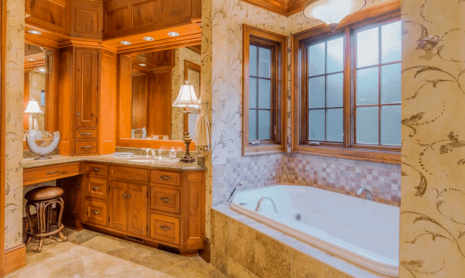 2.85 Million Lakefront Home In New London, NC Homes of the Rich