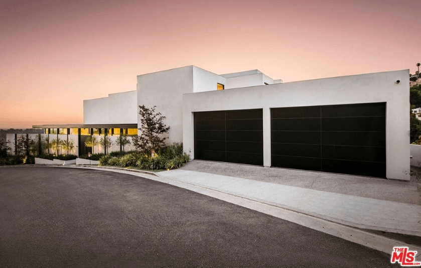 Ariana Grande Buys Los Angeles Home For 13.7 Million (PHOTOS) Homes