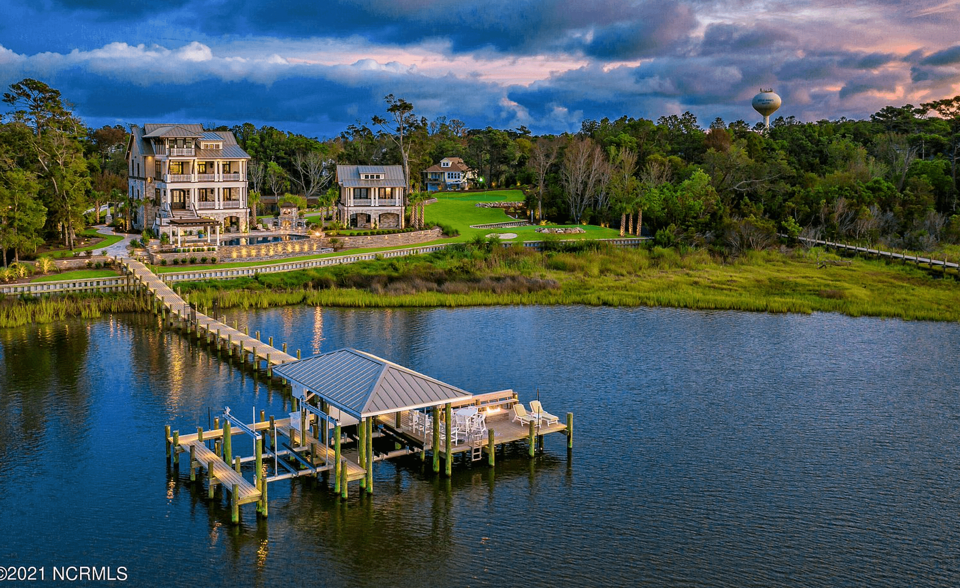 Stunning Waterfront Estate In Emerald Isle, North Carolina (PHOTOS)