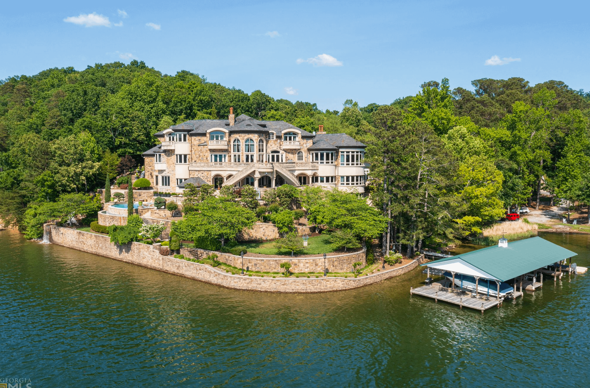 Incredible Lakefront Home In Chattanooga, Tennessee (PHOTOS)