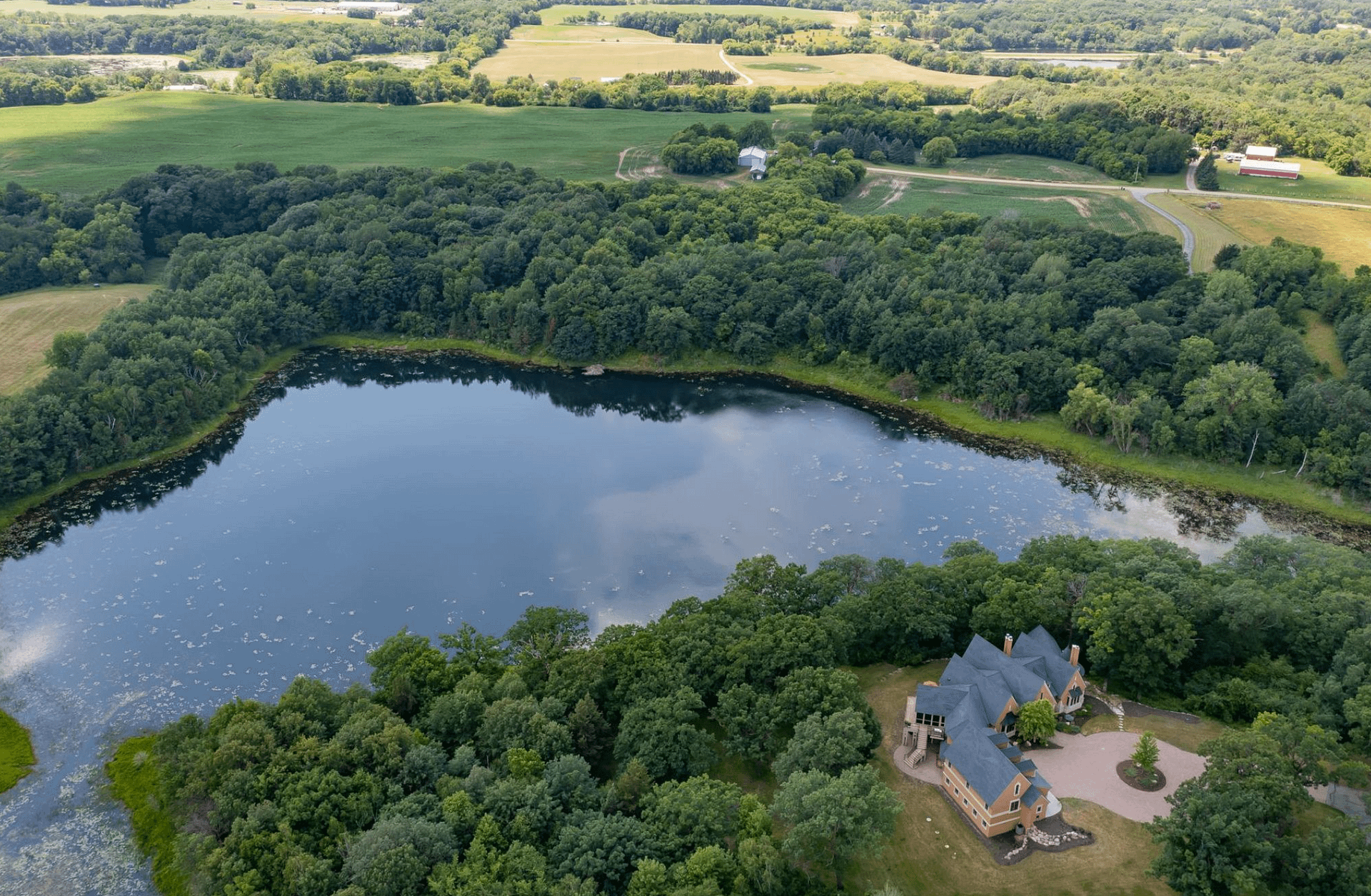 2 Million Minnesota Home On 40 Acres With Private Lake PHOTOS   Screen Shot 2022 07 22 At 11.53.32 AM 