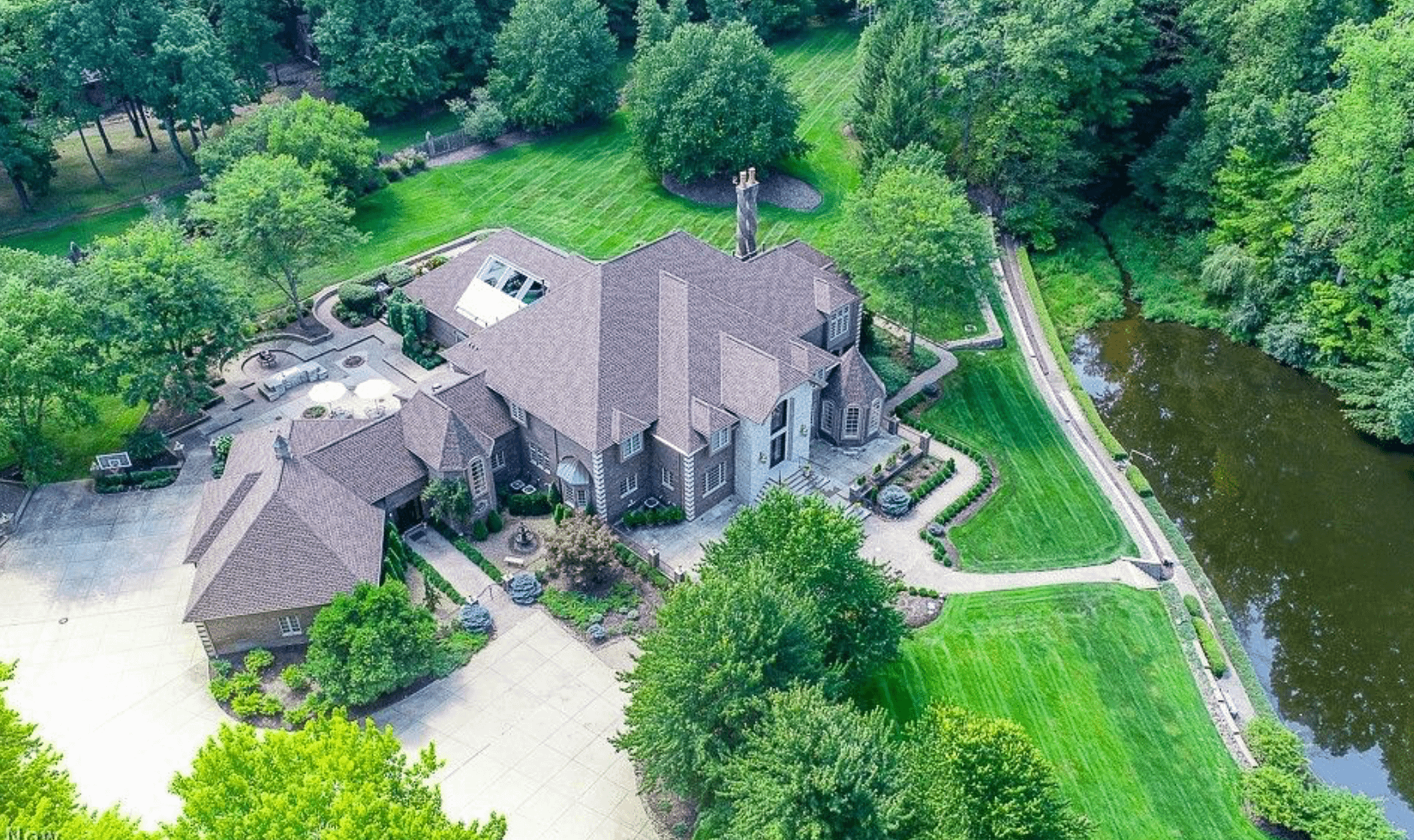 1.9 Million Brick Home In Ohio With Indoor Pool (PHOTOS)